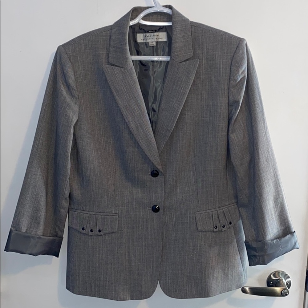 Tahari blazer